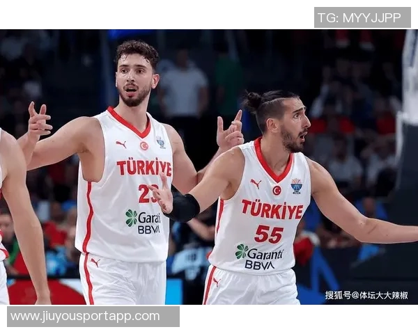 申京谈比赛表现强调团队合作的重要性与队友的支持