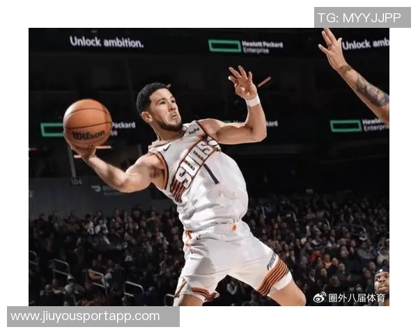 布克职业生涯得分突破17000分创21世纪第八快里程碑