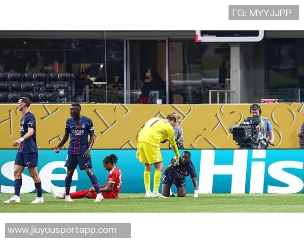 福将杜埃闪耀赛场17场比赛进球助巴黎全胜展现强大实力 福将杜埃闪耀赛场17场比赛进球助巴黎全胜展现强大实力