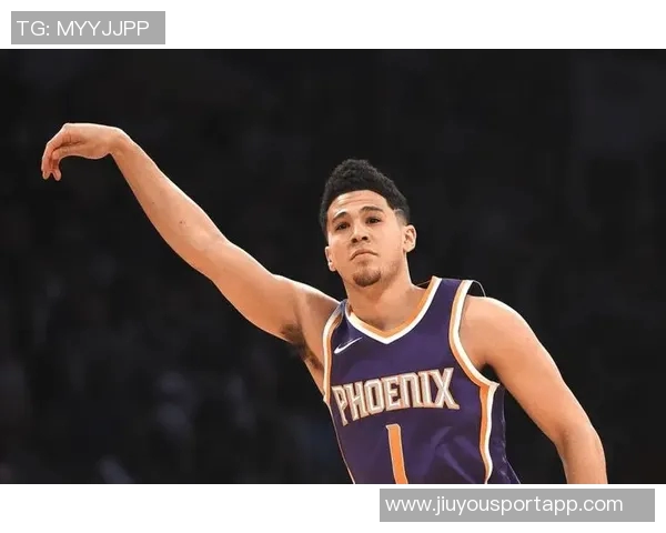 布克谈狄龙关键时刻表现称球队希望他持续带来积极能量