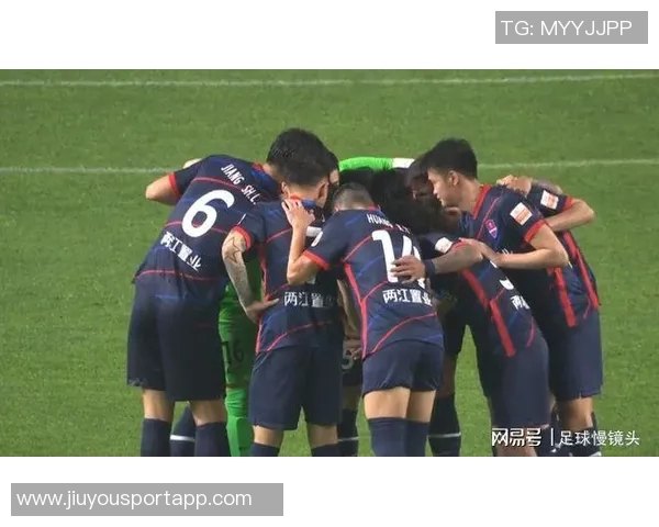 铜梁龙外援精彩头球破门助力球队打破僵局张外龙场边赞赏不断