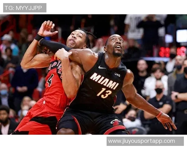 热火首节狂轰53分却遭黄蜂次节逆袭半场仅领先3分